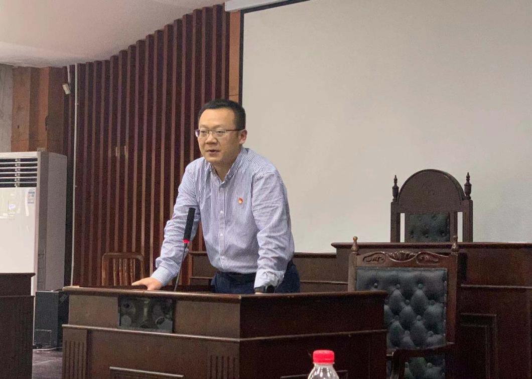 法学院研究生举办“颂党恩•跟党走”思想政治大讲堂