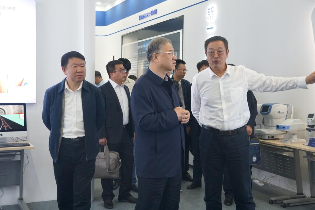太重集团党委书记、董事长韩珍堂一行来校交流