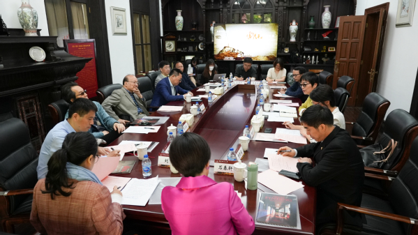 我校举行话剧《雷经天》研讨会