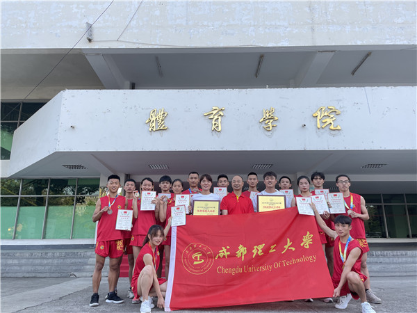 成理散打健儿勇夺双冠再创佳绩