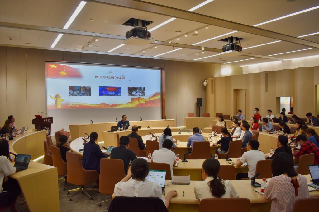 辅导员党史学习专题报告会举行，齐路通少将讲述“学好党的百年历史，坚定信仰砥砺前行”
