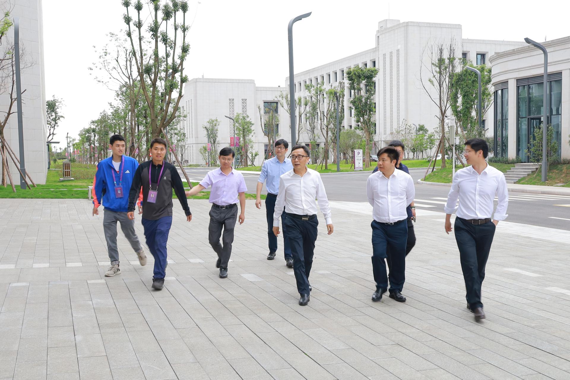 刘清友校长带队开展宜宾校园安全工作检查