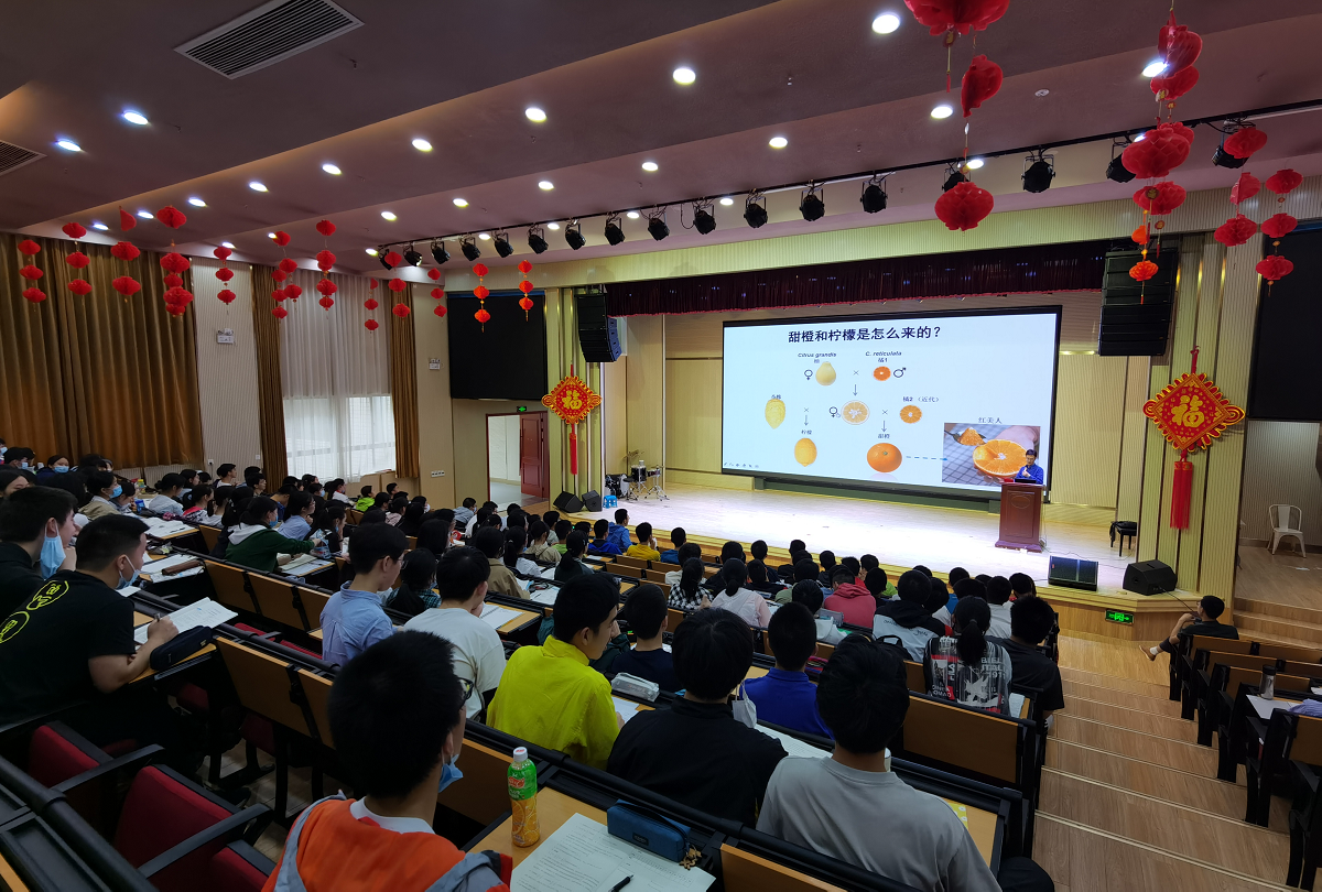园艺林学学院赴武汉外国语学校开展“教授进中学”活动