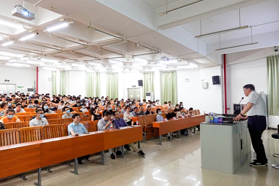 桂建芳院士来我校作首场研究生科研素养提升讲坛报告会