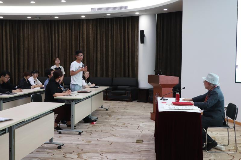 [党史学习教育]“中国人民志愿军抗美援朝出国作战70周年”纪念章获得者陈英明在设计学院讲党课