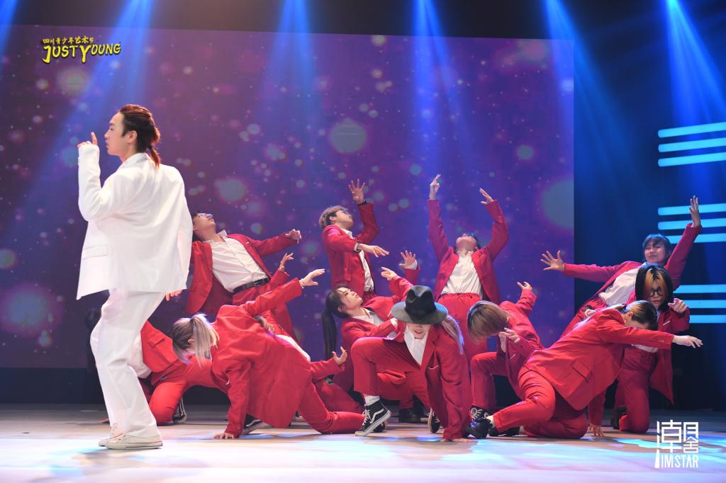 学生流行舞团获四川高校街舞争霸赛多项荣誉