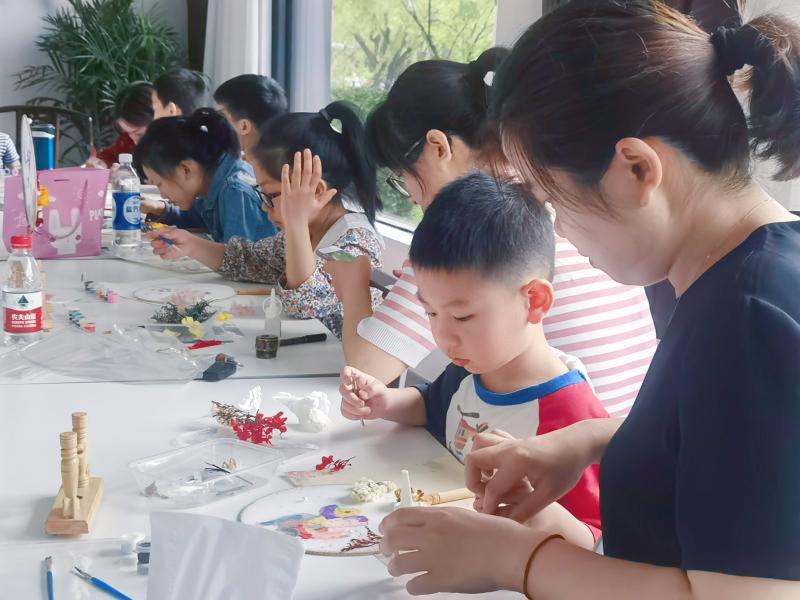 上海交大档案文博管理中心举办儿童节系列活动