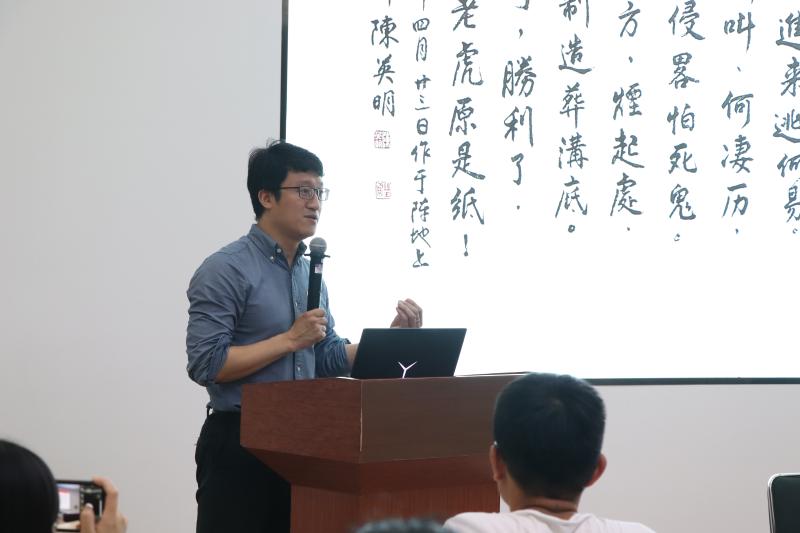 [党史学习教育]“中国人民志愿军抗美援朝出国作战70周年”纪念章获得者陈英明在设计学院讲党课