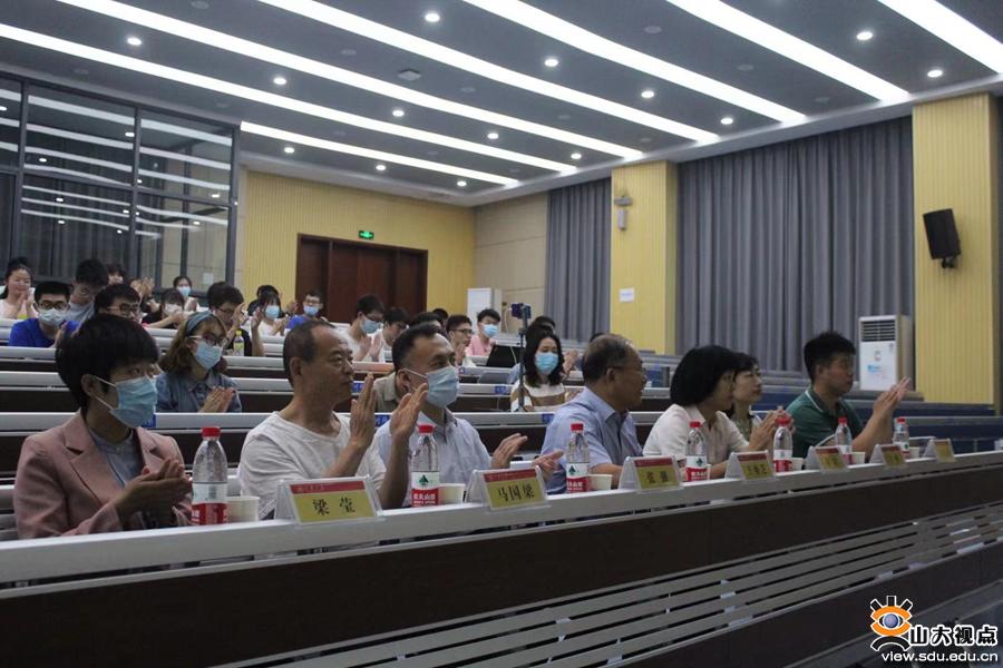 ​［土建］举行王舟芝专项基金捐赠仪式暨法律教育讲座