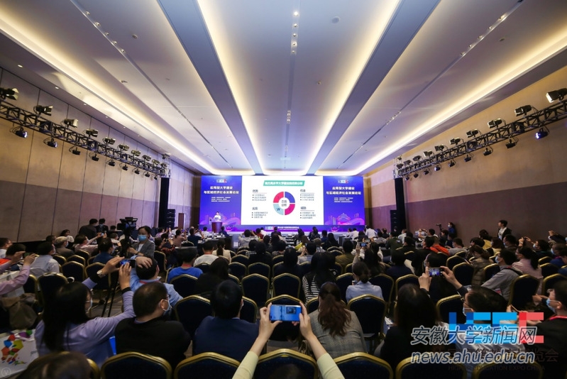 校党委书记蔡敬民出席“应用型大学建设与区域经济社会发展论坛”
