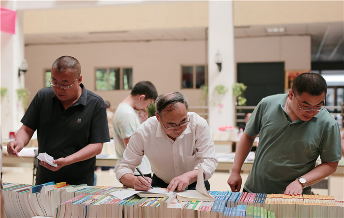 展示精品教材优化教材选用——我校举办2021全国新版精品教材展