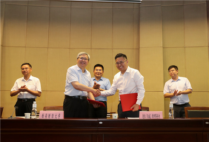 学校举行校友奖学金捐赠暨合作协议签约仪式