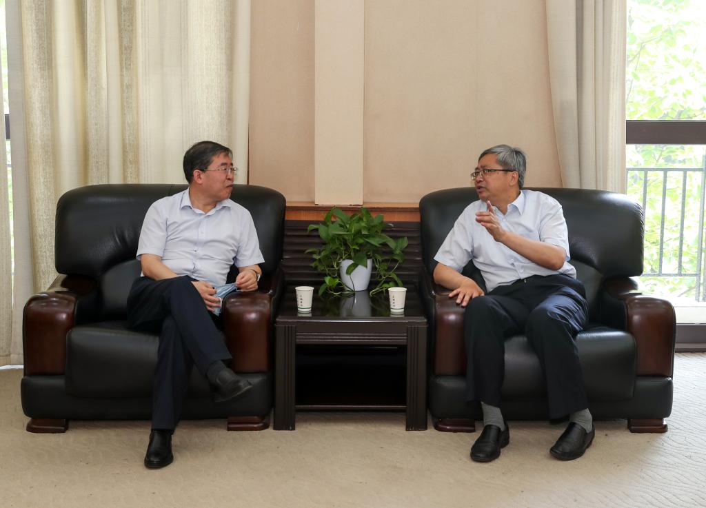 省委副秘书长任宗哲一行赴陕西省中共党史人物研究会调研座谈