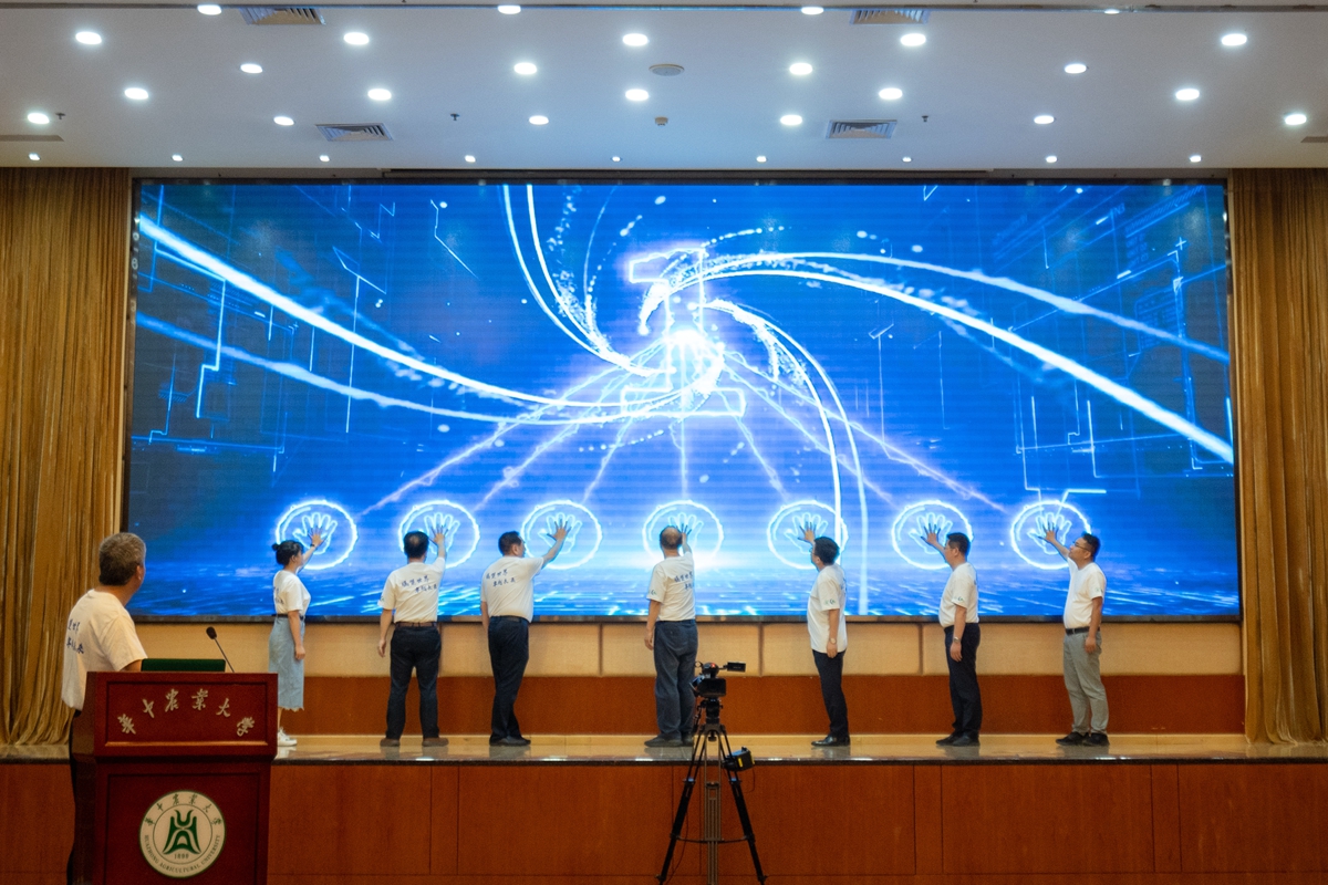 【海大周】校友终身学习培训支持计划启动仪式暨校友企业家联谊会“大农牧与健康食品产业”主题论坛在我校举行
