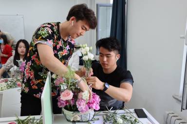 西北师大举办“花心花语”主题花艺活动