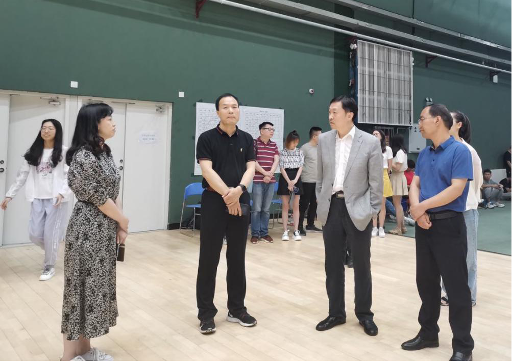 十四运组委会大型活动部督导组来我校检查十四运开幕式学生群众演员排演情况