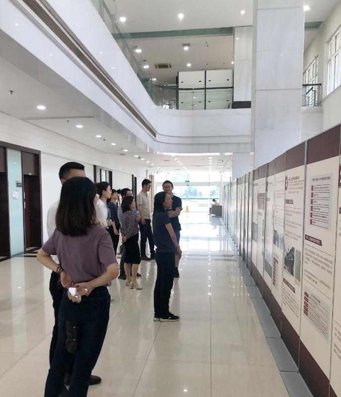 [党史学习教育]交大巴黎高科学院教工党支部参观“抓铁有痕铸党魂”图片史料展