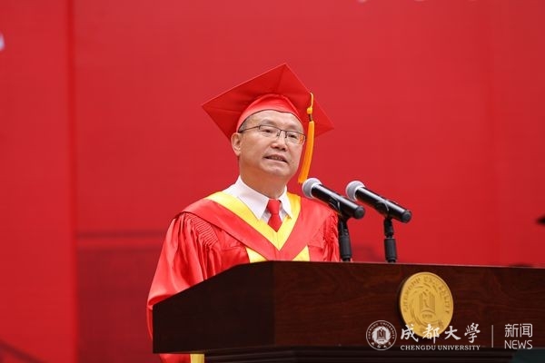 【毕业季】王清远寄语2021届毕业生：思源致远　逐光而行