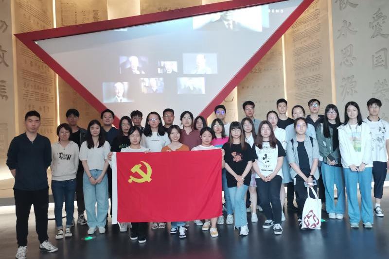 安泰经管学院春季学期入党宣誓仪式暨校史馆参观主题党日活动举行