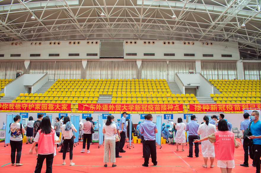 我校师生接种“第二针”更安全更放心