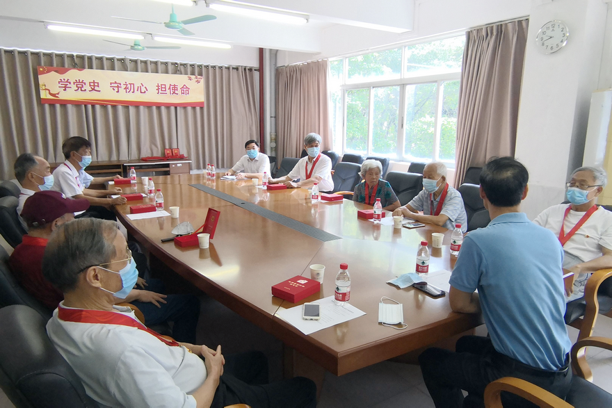 50年党龄老党员代表畅谈入党体会