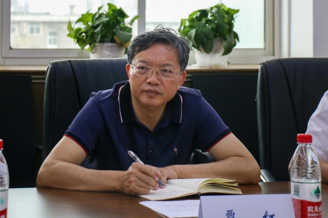 校党委常委、副校长覃红一行调研指导法学院就业工作