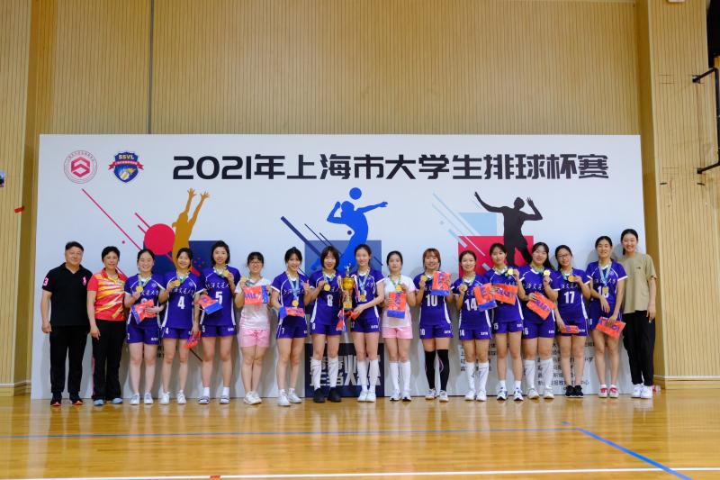 交大女排队在上海市大学生排球杯赛全胜夺冠
