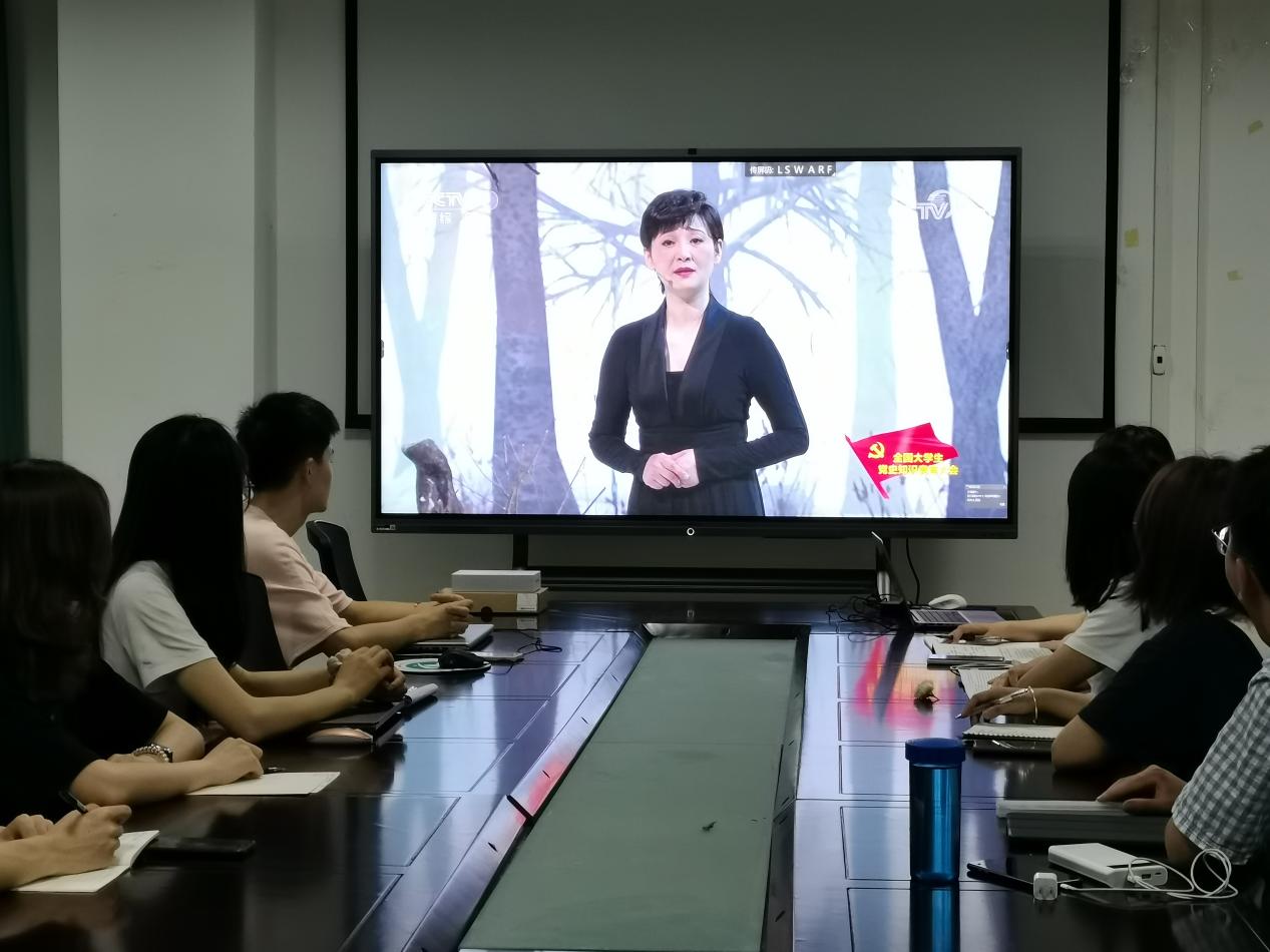 团学骨干集中观看《全国大学生党史知识竞答大会》