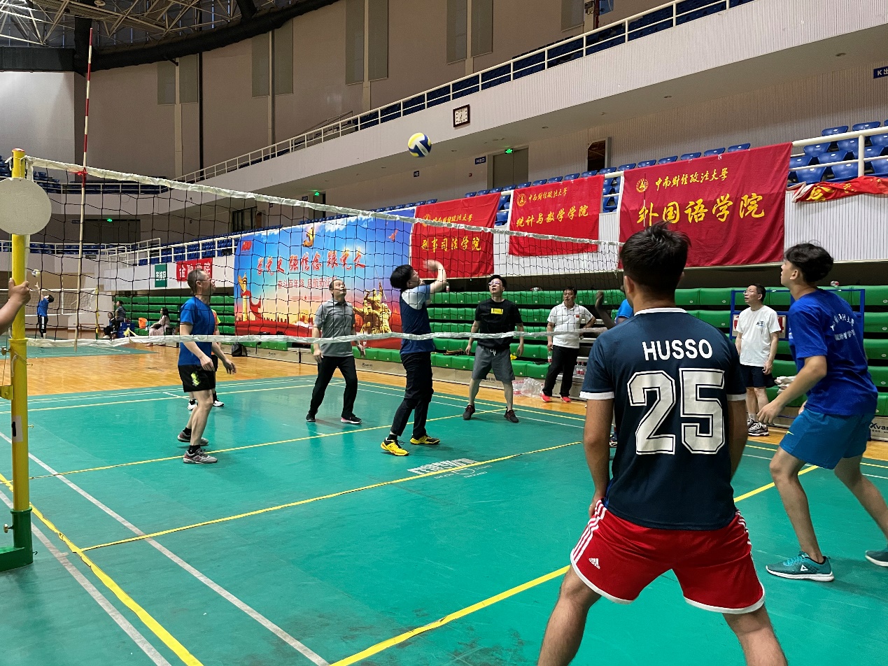 以生为本办实事，中外师生气排球友谊赛圆满落幕