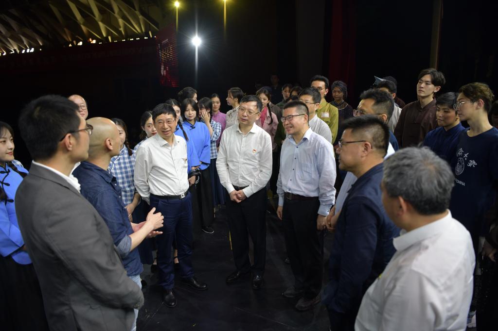 同济大学原创话剧《铸诗成剑》成功首演，生动展现著名校友殷夫以笔为戈向革命的光辉历程