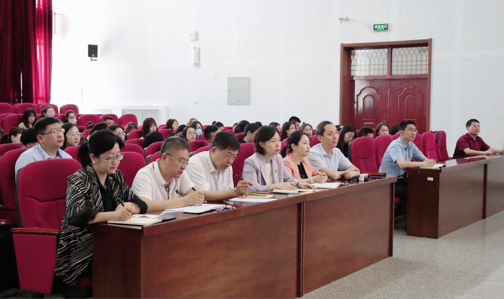 马克思主义学院举办第九期“名师讲坛”