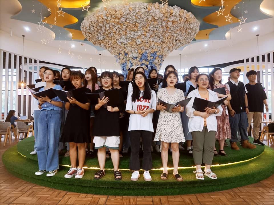 骊歌唱响食别川农