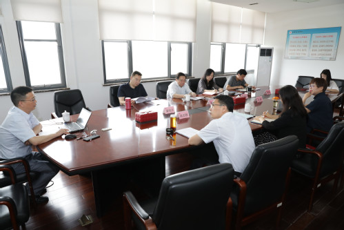 学校党委中心组举行改革开放新时期专题学习研讨
