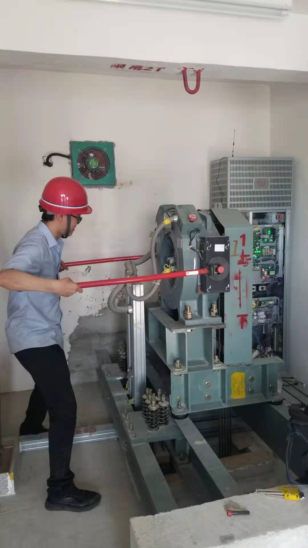 成都校区举行电梯应急救援演练