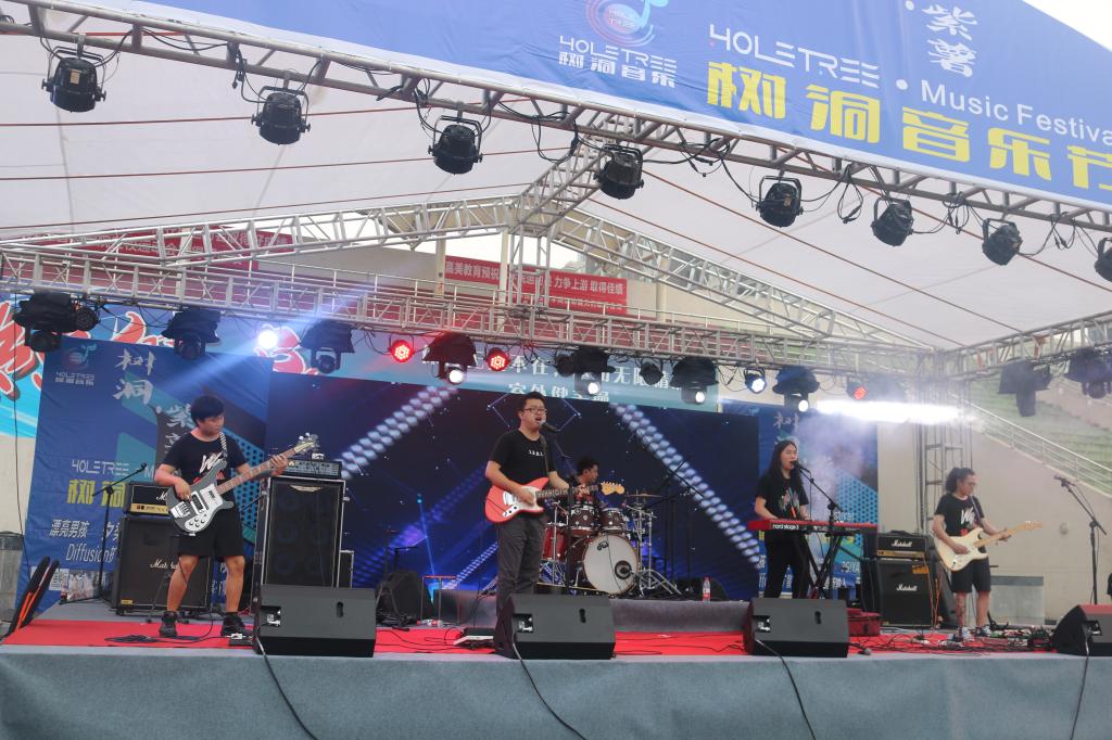 第四届紫薯音乐节唱响校园夜空