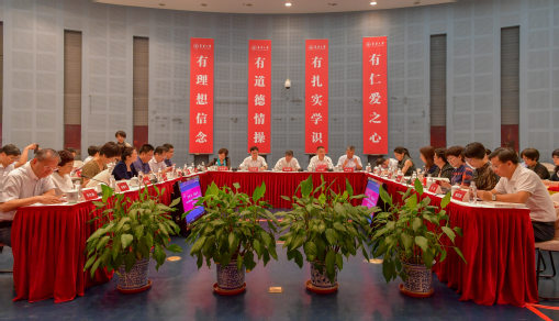 上海市教育系统劳模协会读书活动在我校举行