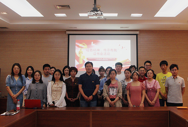 图书馆文化与技术联合党支部与学生党支部联合举办“读书交流会”主题党日活动