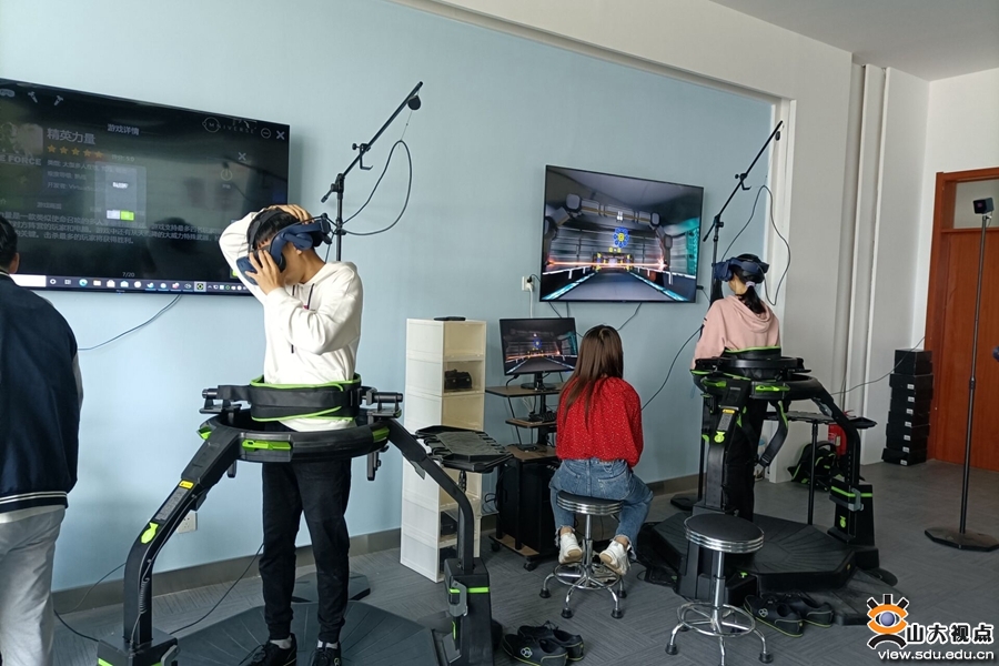 ​［人才培养］青岛校区公共（创新）实验教学中心开设前沿科技体验课程