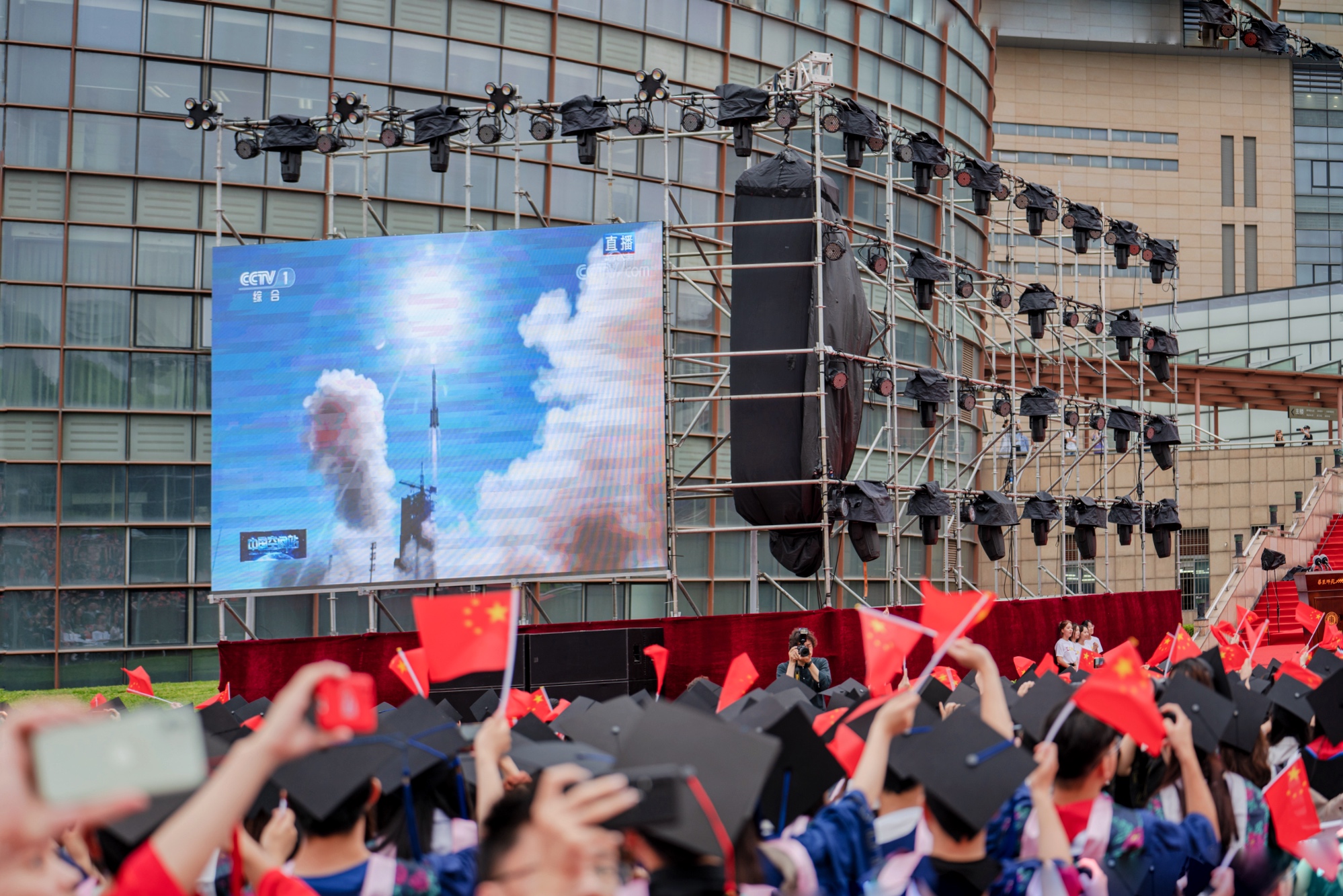与神州十二号一同出征！华东师大2021届毕业典礼举行