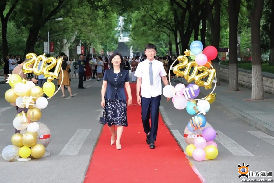 ［历史］举办“念廿不忘历有回响”2021年毕业晚会
