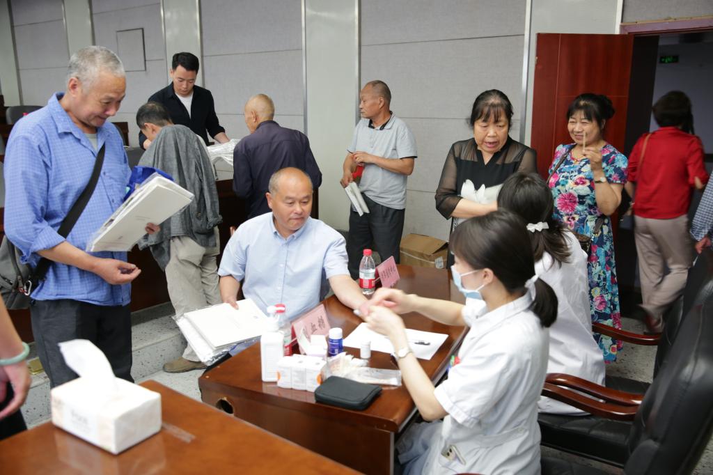 【办实事暖人心】健康讲座进校园义诊活动暖人心