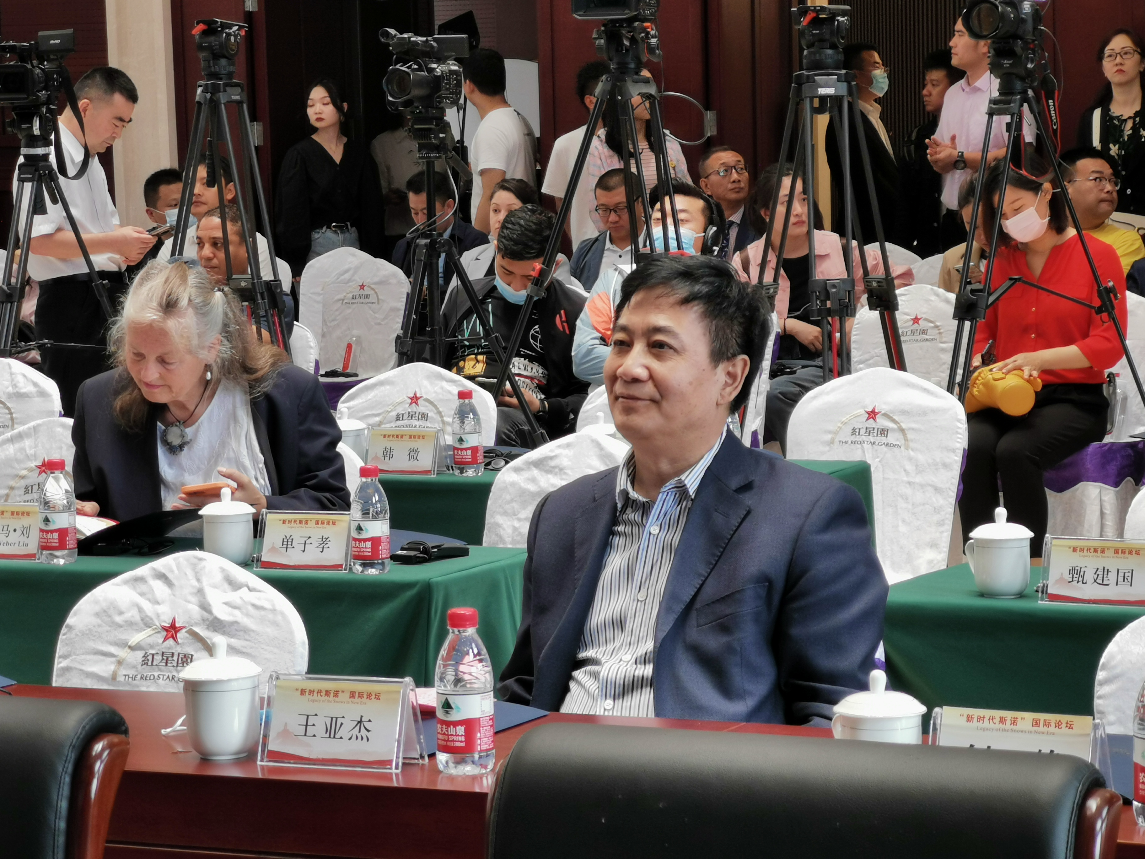 我校参加“新时代斯诺”国际论坛