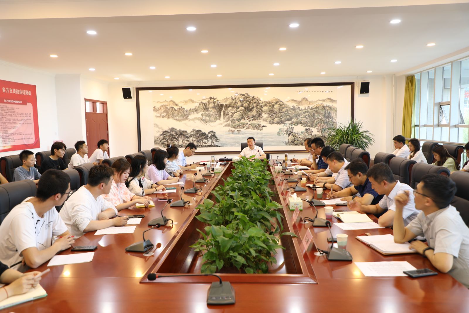 ​校党委书记沈兴全一行与朔州校区派驻干部座谈交流