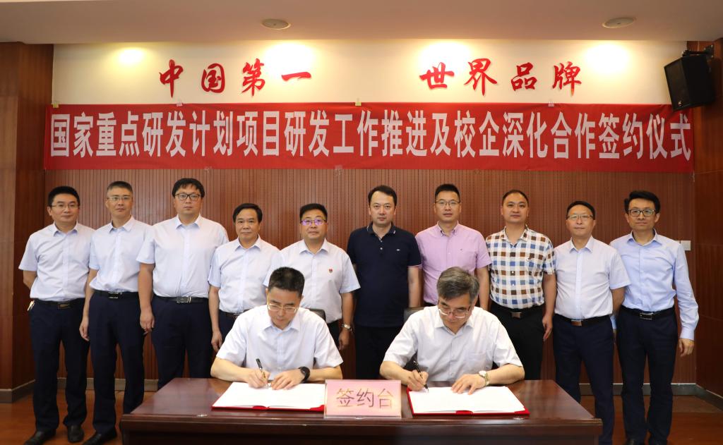 袁寿其一行赴重庆水泵厂有限责任公司调研并签署校企深化合作协议