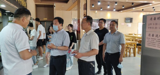 西北师大校领导检查食品卫生安全工作