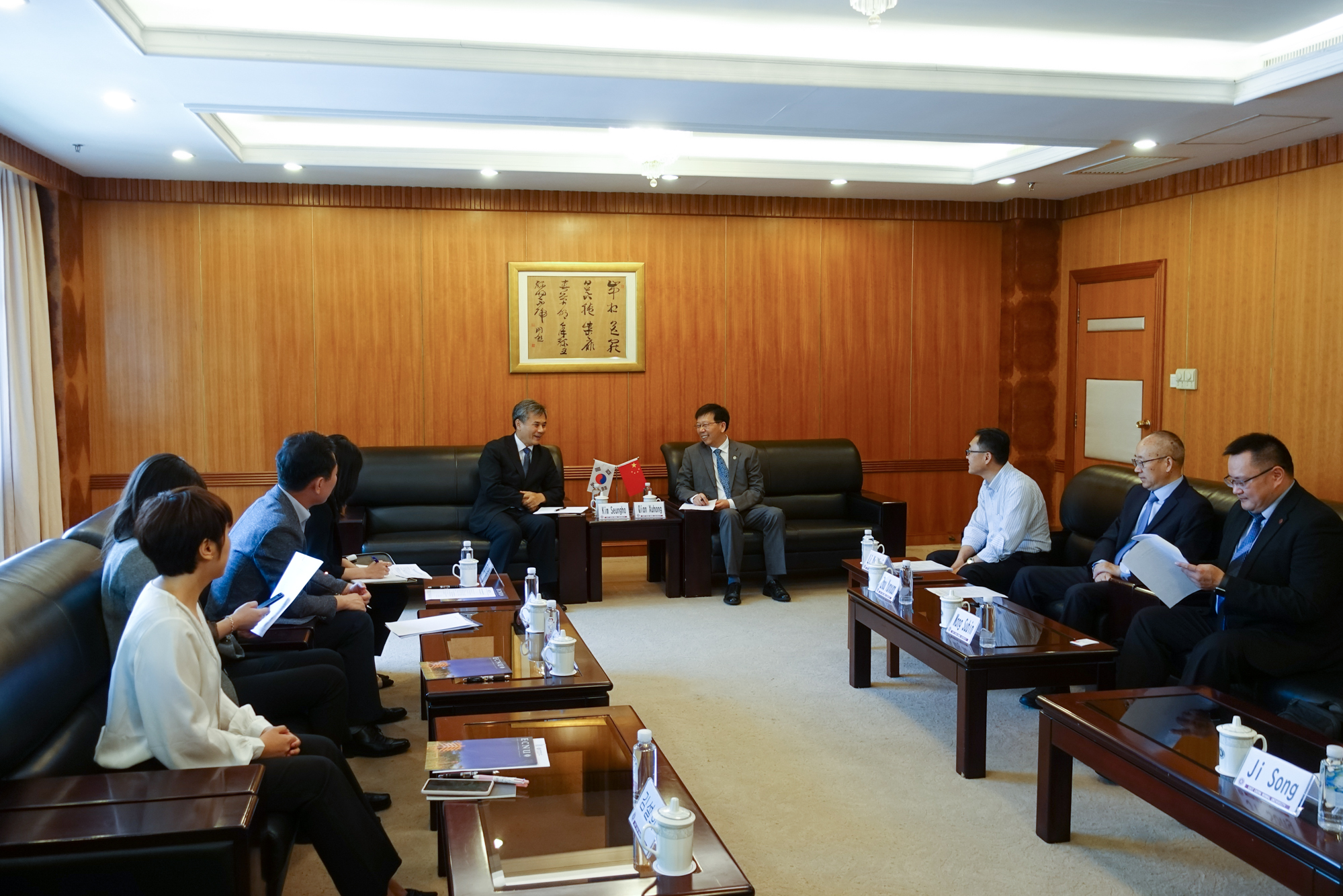 韩国驻上海总领事金胜镐访问华东师大