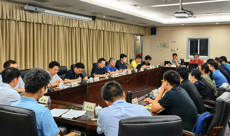 聊发展、话成长校党委书记徐西鹏与青年教师座谈