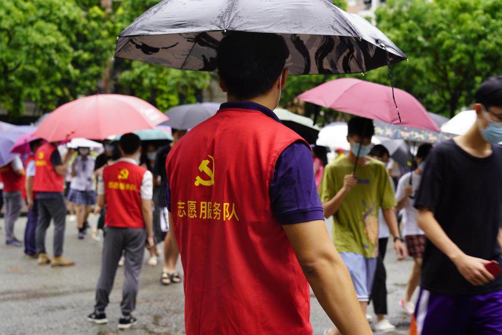 我们在行动：300余教师党员志愿服务核酸检测