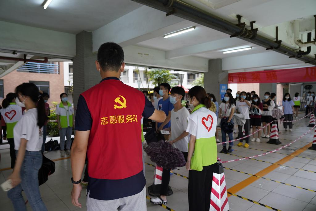 我们在行动：300余教师党员志愿服务核酸检测