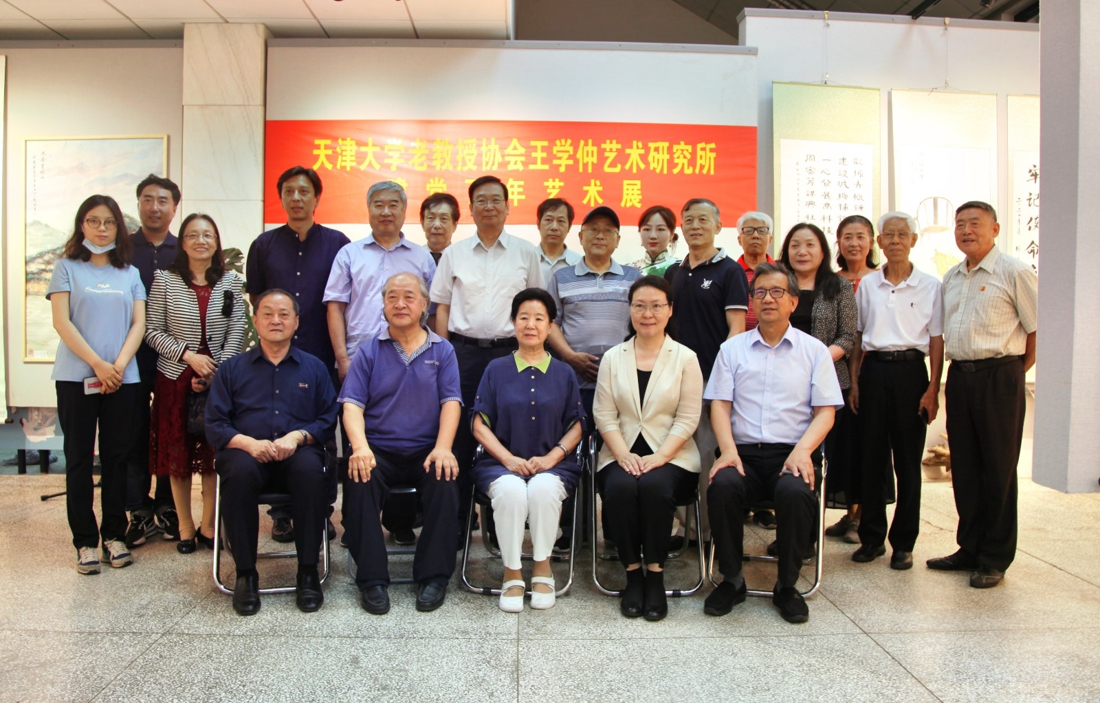 建党百年书画摄影展在黾园美术馆启幕